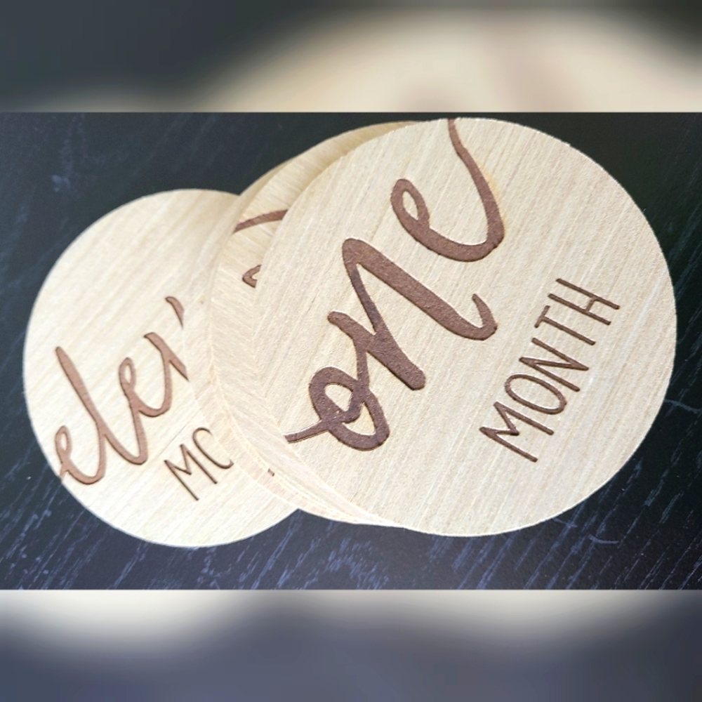 Wooden Monthly Milestones Marker - baby's monthly photoshoots (1-12 months)